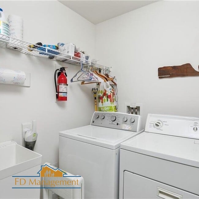 Building Photo - 3 Bedroom 2 Bathroom Home - Near Buckroe B...