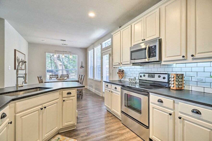 Building Photo - 21100 Santa Ana Cove