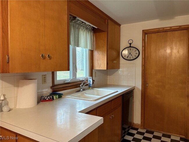 Building Photo - 168 Valley View Dr