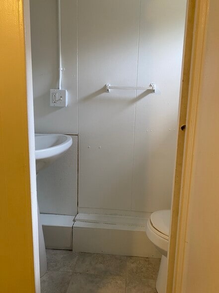 Building Photo - 117 Lucy Ln