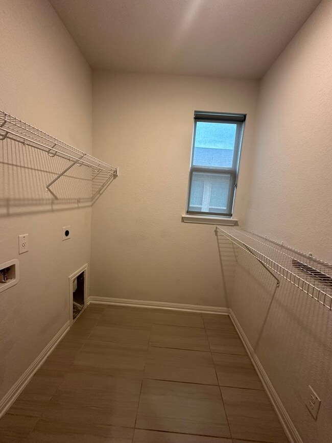 Building Photo - 2430 Castello Wy