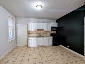 Building Photo - 408 W Ruscomb St