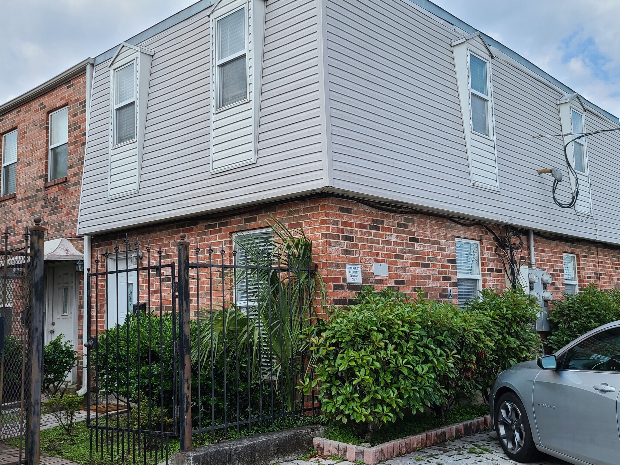 Building Photo - 4017 Rye St