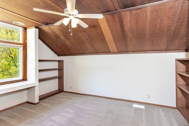 Building Photo - 13434 Old Oak Way