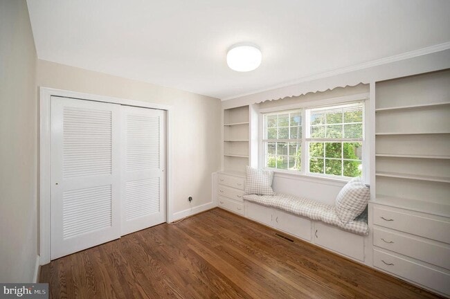 Building Photo - 1732 Beverly Dr