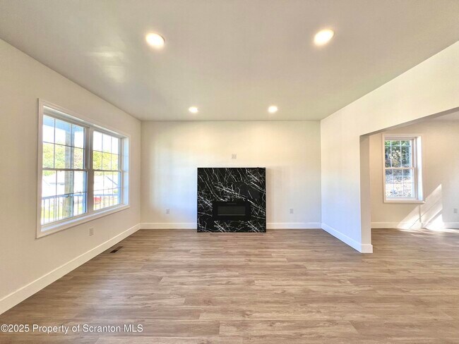 Building Photo - 105 Black Walnut Dr