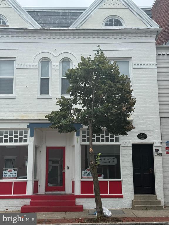 Building Photo - 106 S Market St
