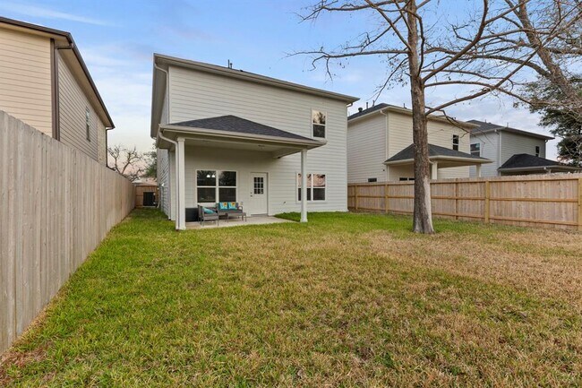 Building Photo - 2209 Silverbonnet St