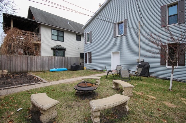 Building Photo - 1417 6th St NE