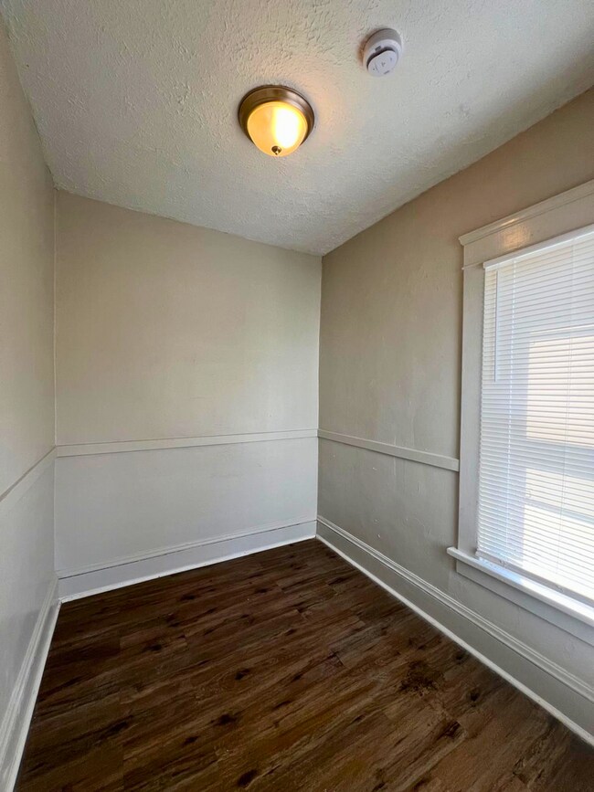 Building Photo - 836 E 156th St