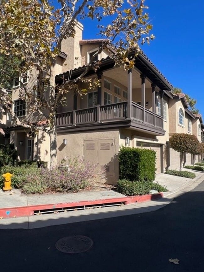 Building Photo - PICTURE PERFECT 2 BR/2 BATH PLUS LOFT END UNIT CONDO WITH DIRECT ACCESS 2 CAR GARAGE