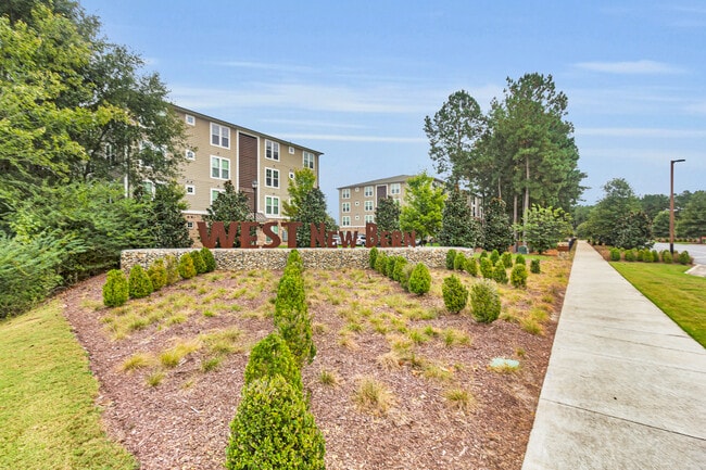 Building Photo - 2007 Clock Rd