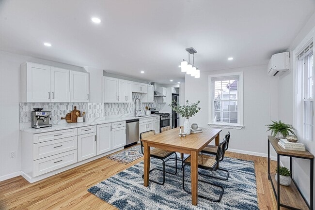 Building Photo - 32 Northey St