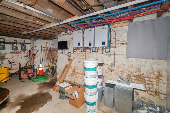 Building Photo - 84 N Allen St