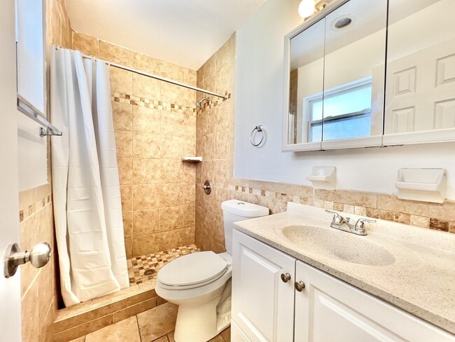 Building Photo - 1120 NE 24th Terrace