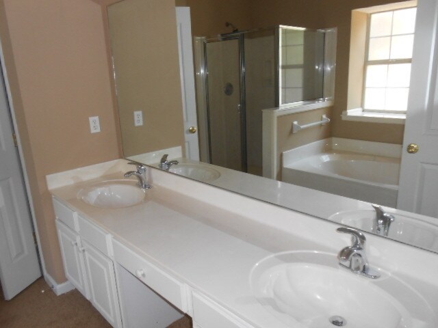 Building Photo - Beautiful 5br/3ba Arlington home with lots of upgrades! Pets are owner approval, fees apply. Carp...