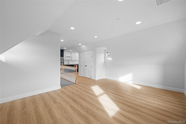 Building Photo - 584 Main St