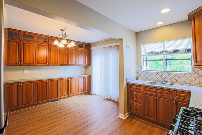 Building Photo - 1113 N Marlyn Ave