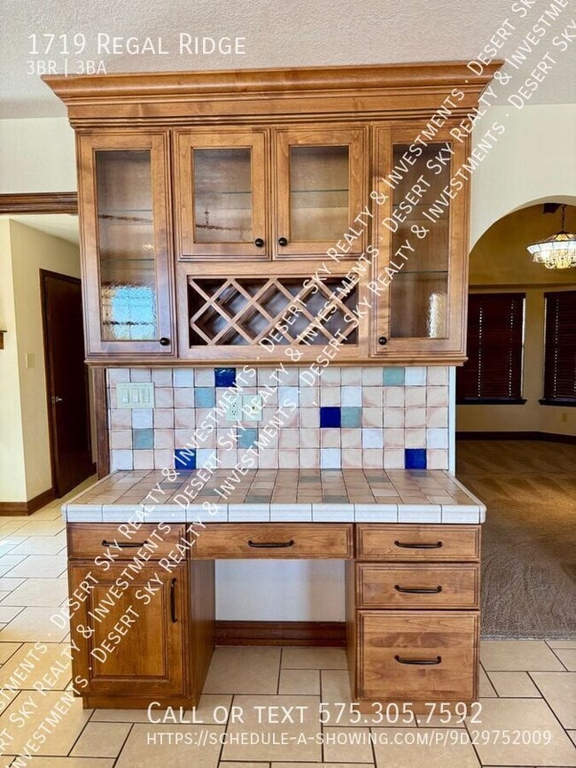 Building Photo - 1719 Regal Ridge St