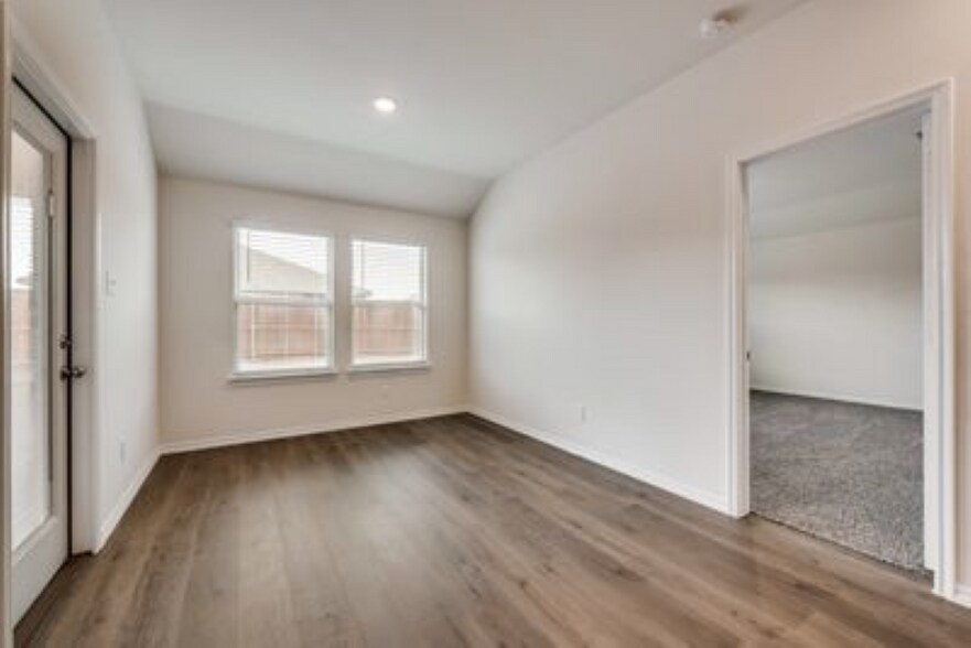 Large dining room - 1131 Elijah Way