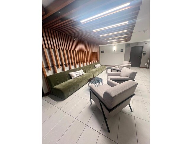 Building Photo - 433 S 7th St