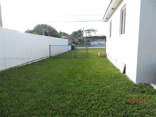 Building Photo - 7435 SW 22nd St