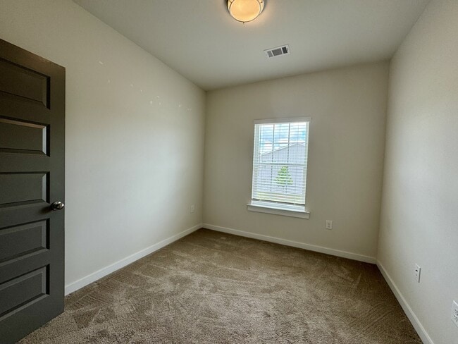 Building Photo - 681 W Vincent Dr
