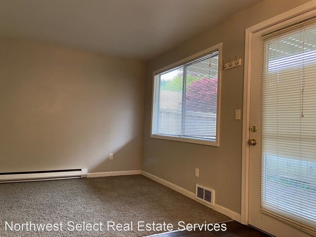 Building Photo - 420 E Sunset Way