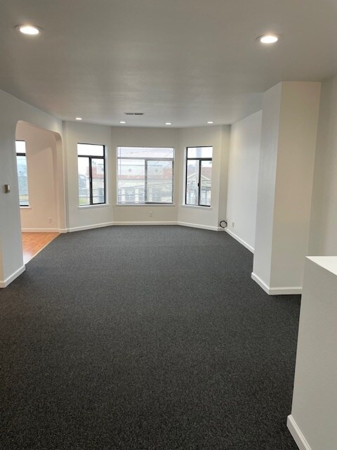 Building Photo - 678 41st Ave