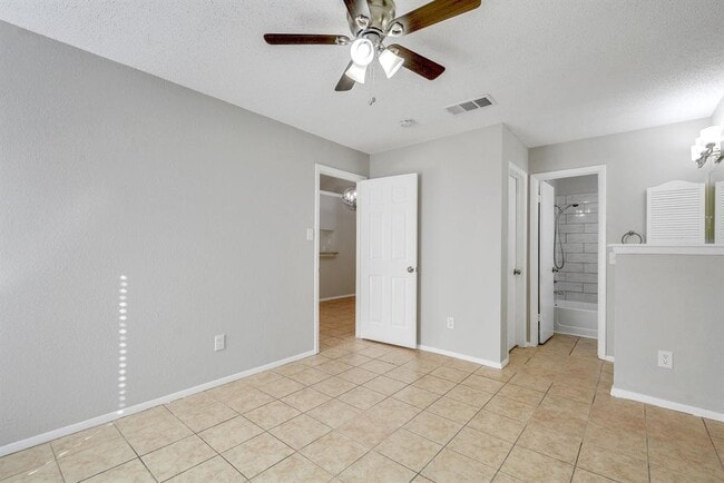 Building Photo - 12207 Alderbrook Dr