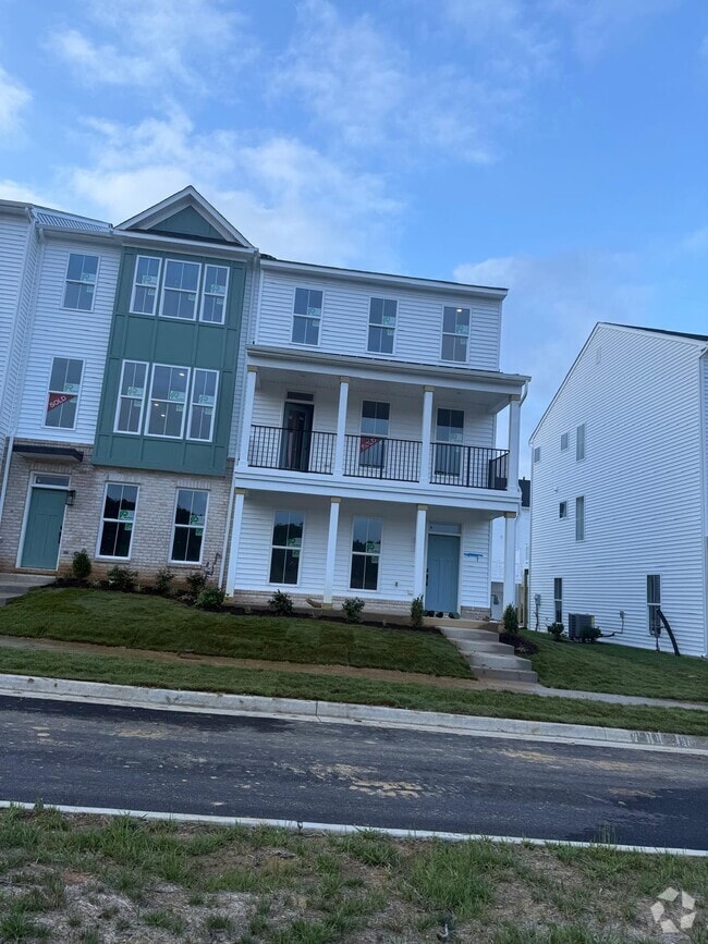 Building Photo - 15368 Oasis Sun Wy