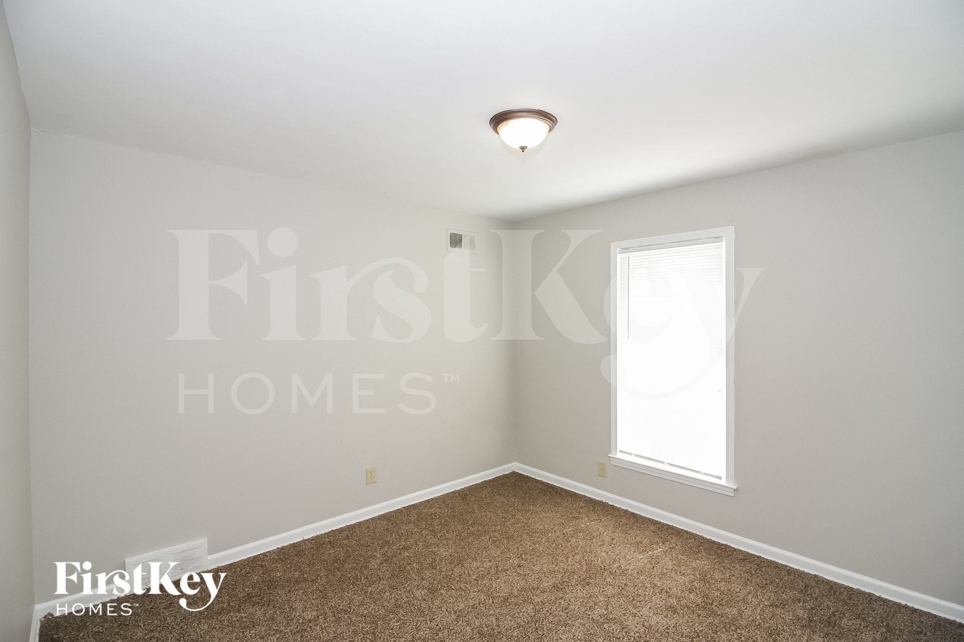 Building Photo - 2036 St James Dr