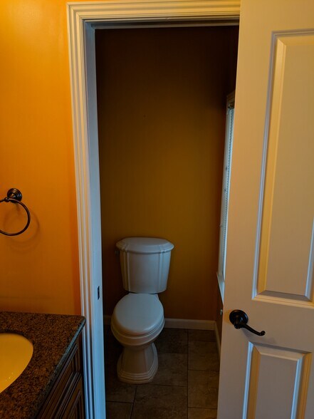 Master Toilet - 2860 Humboldt St