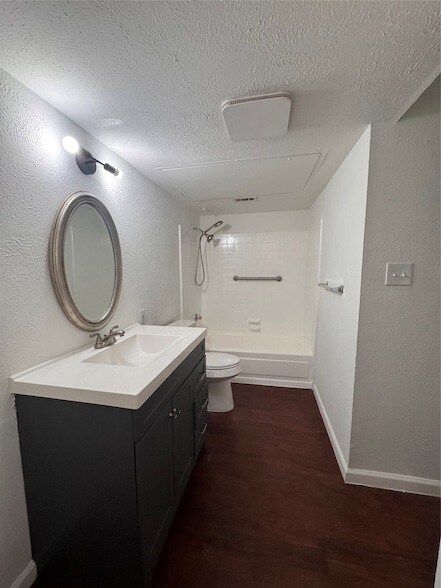 Building Photo - 6010 Dooley Dr