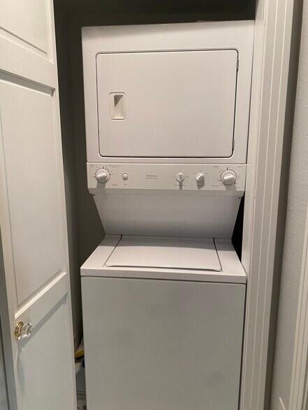 laundry - 512 Williams St