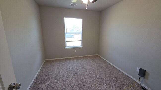 Building Photo - Great newer 3 bed 2 bath duplex.