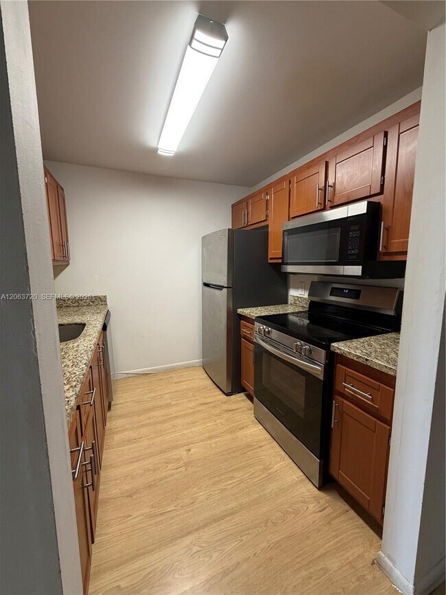 Building Photo - 13250 SW 4th Ct