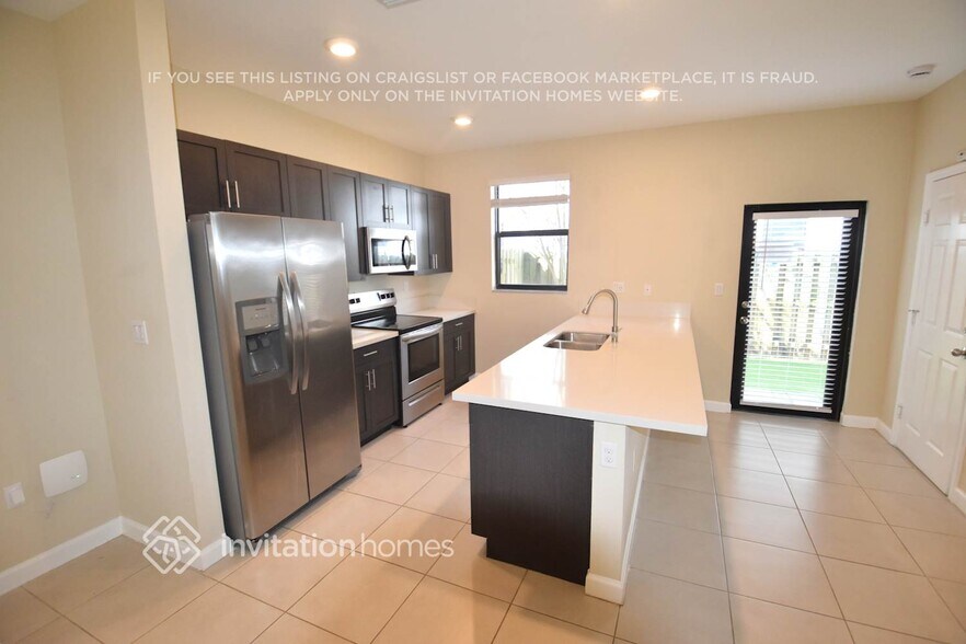 Building Photo - 2835 SW 16th Terrace