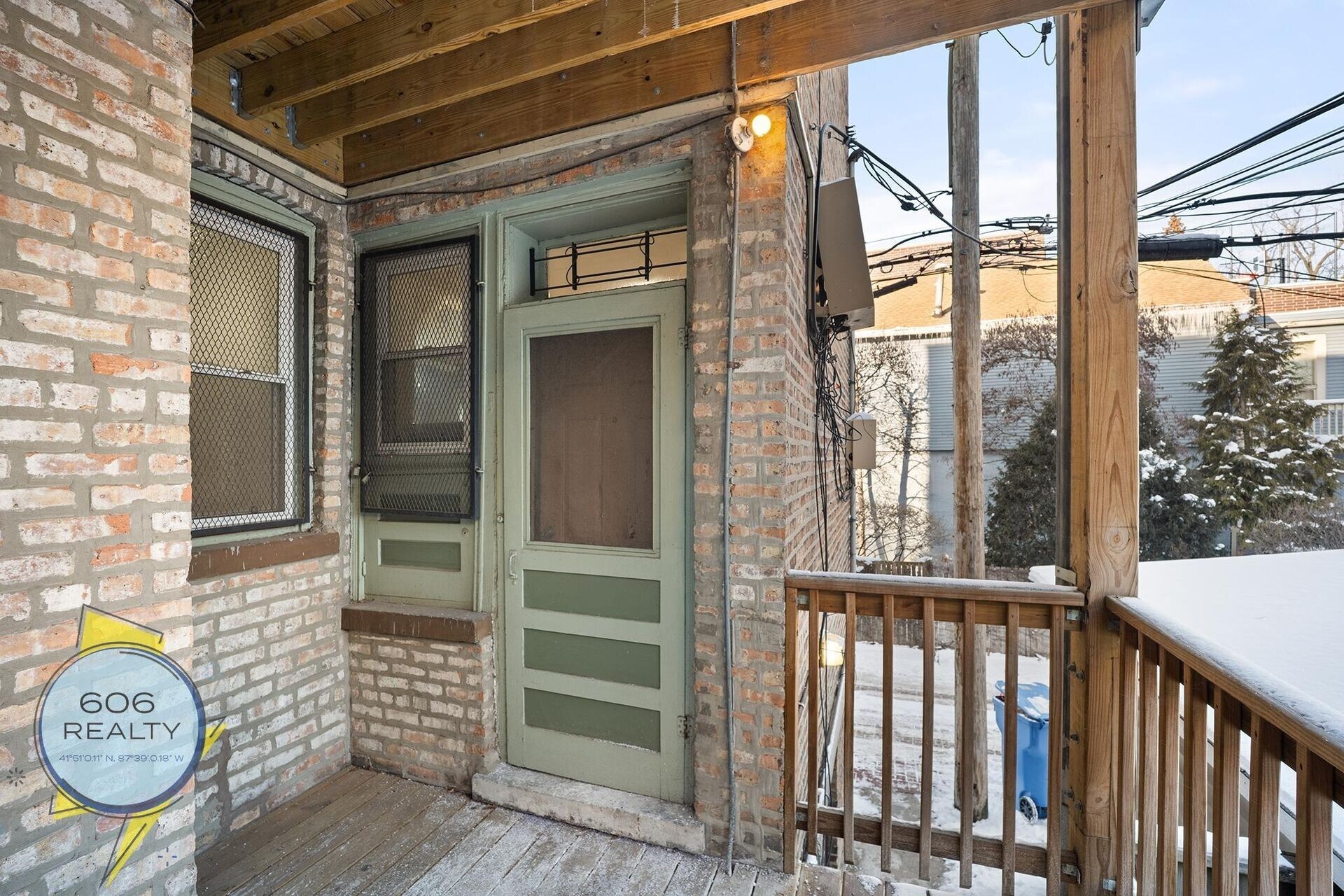 Building Photo - 827 W Wrightwood Ave