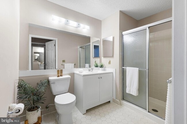 Building Photo - 14 Cheverny Ct