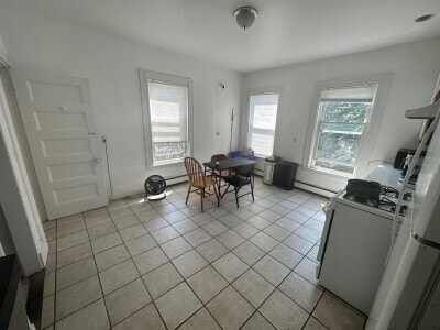 Building Photo - 86 Kirkland St