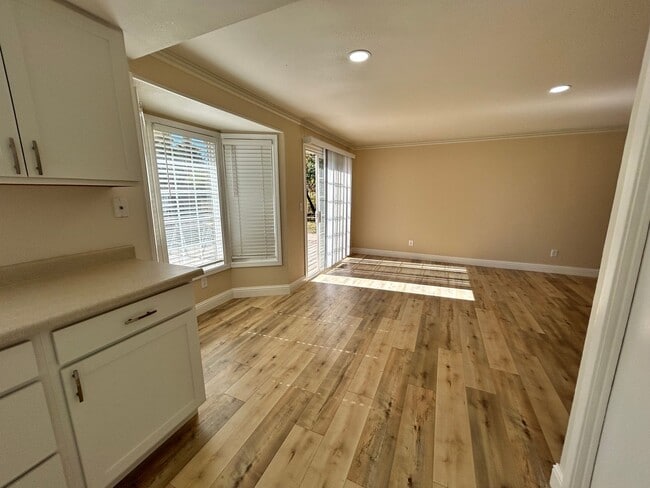 Building Photo - Newly Renovated 3 Bedroom, 2 Bath Home in ...