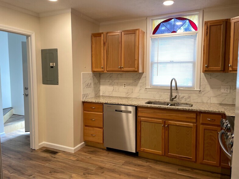 Building Photo - 306 Leisure Ct
