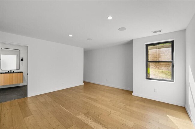 Building Photo - 3566 Cantrell Rd NE