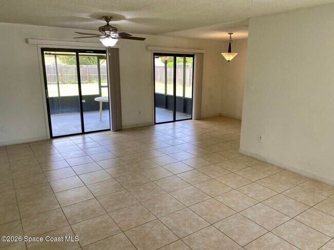 Building Photo - 1279 Valencia St SE