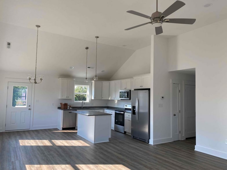 Building Photo - 304 Indian Dr