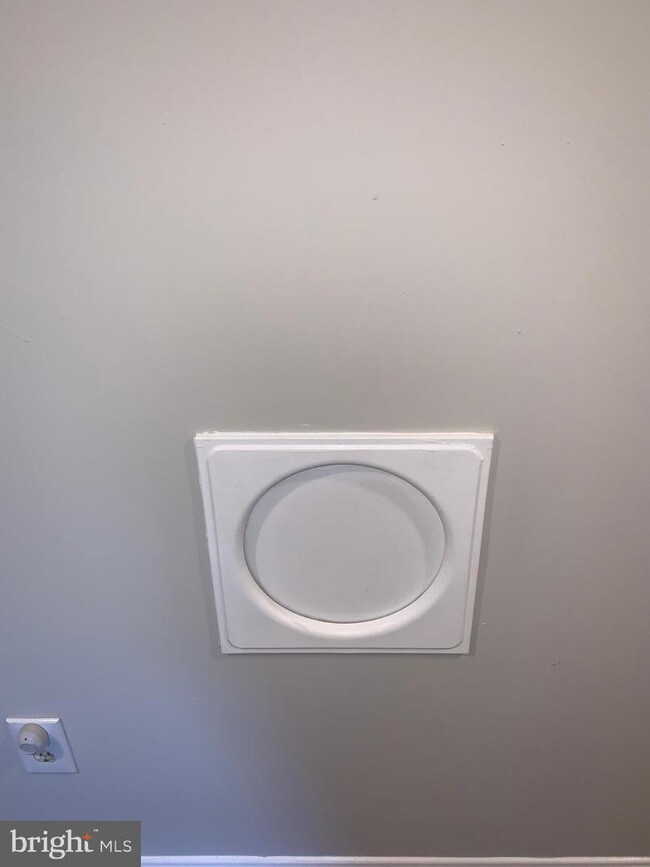 Building Photo - 6463 Honey Tree Ct