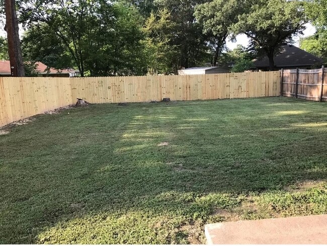 Building Photo - 2907 Greenhills Dr