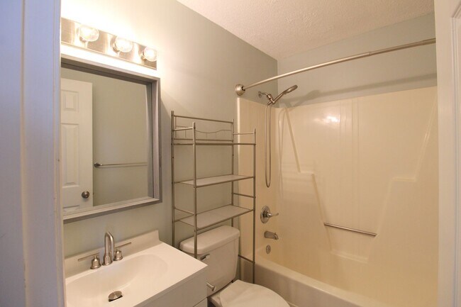 Building Photo - 1330 Hunters Rd