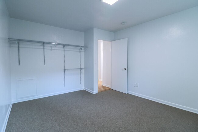 Building Photo - 1731 Donlee Dr